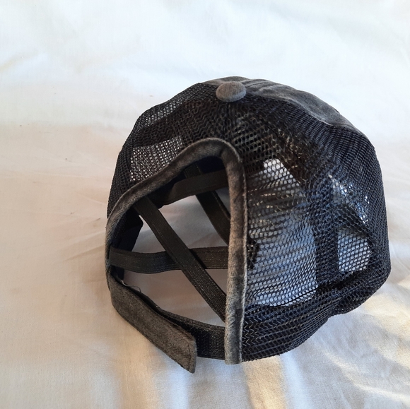 New! Black Distressed Pony Tail Hat - Picture 5 of 6